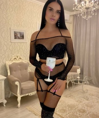 Изысканная фея ждет тебя в своем уютном гнездышке. Воплотим в жизнь твои самые смелые фантазии и сделаем встречу незабываемой. Только для порядочных мужчин! 7034, 33 года