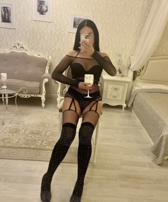 Изысканная фея ждет тебя в своем уютном гнездышке. Воплотим в жизнь твои самые смелые фантазии и сделаем встречу незабываемой. Только для порядочных мужчин! 7034, 33 года